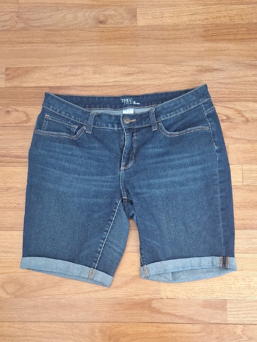 Time and Tru Jean Shorts Women 16 Dark Wash Bermuda Walking Mid Rise Cuff